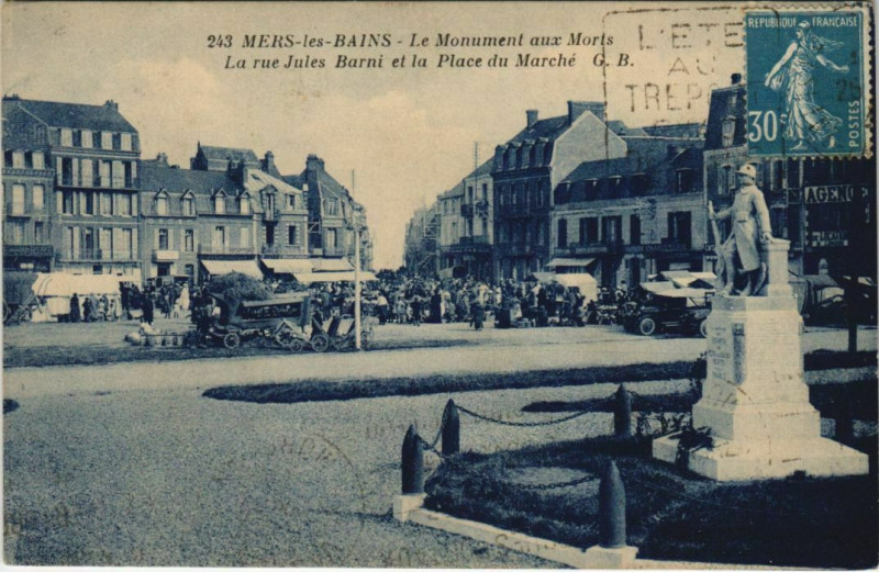 Carte postale ancienne Mers-les-Bains Monument aux Morts à Mers-les-Bains