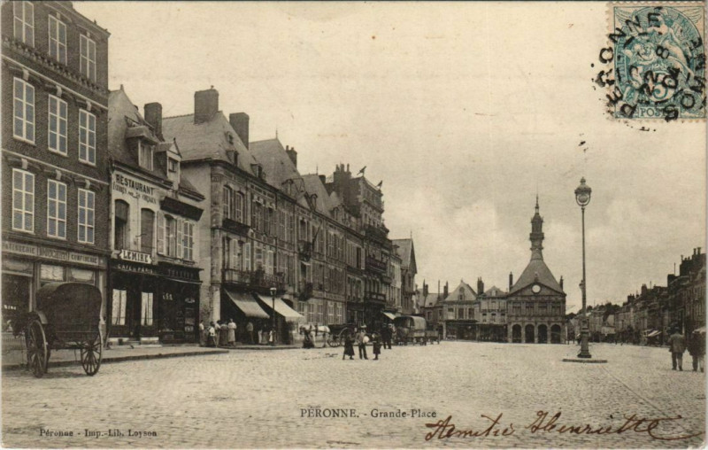 Carte postale ancienne Peronne Grande Place