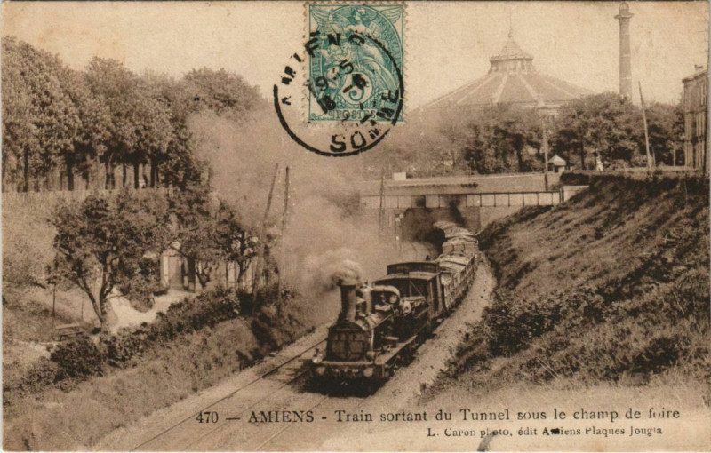 Carte postale ancienne Amiens Train sortant Du Tn à Amiens