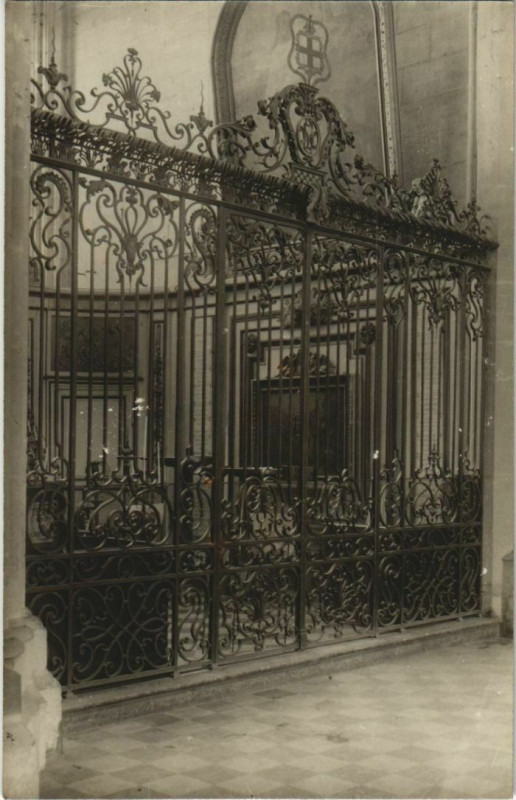 Carte postale ancienne Carte photo Cathédrale d'Amiens Intérieur grille à Amiens