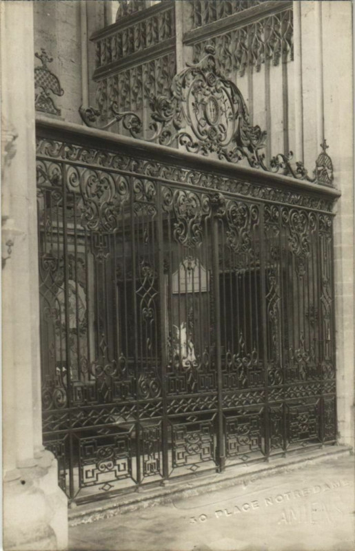 Carte postale ancienne Carte photo Cathédrale d'Amiens Intérieur grille à Amiens