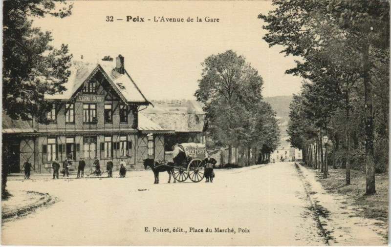Carte postale ancienne Poix Avenue de la Gare