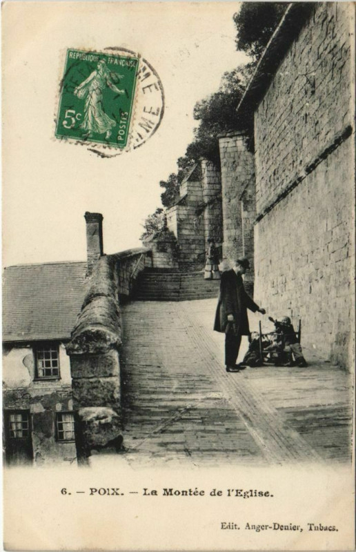 Carte postale ancienne Poix La Montée de l'Eglise