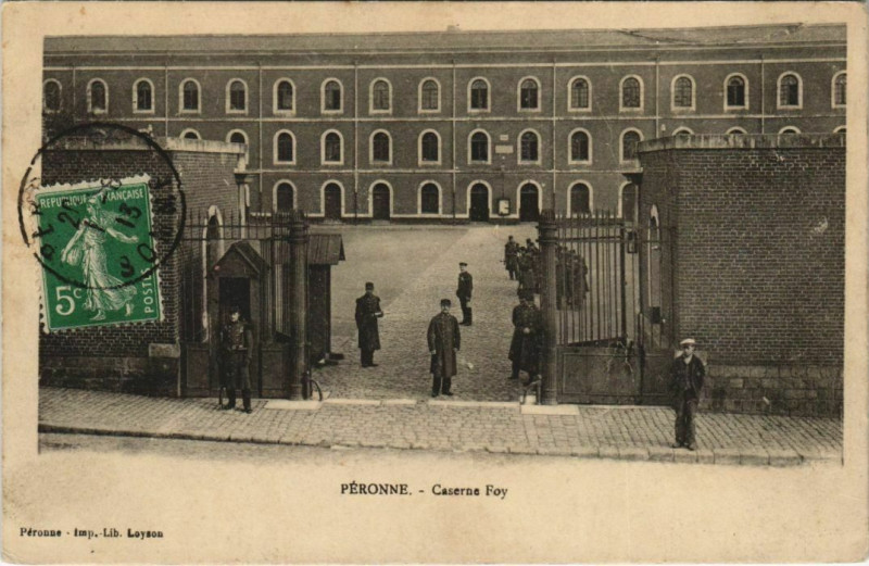 Carte postale ancienne Peronne Caserne Foy à Y