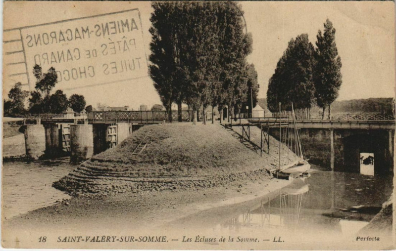 Carte postale ancienne Saint-Valery-sur-Somme Les Ecluses de la Somme à Y