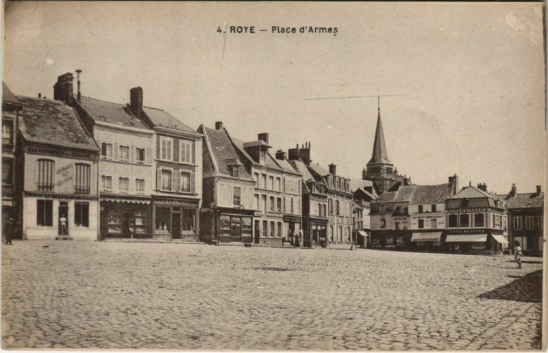 Carte postale ancienne Roye Place d'Armes à Roye