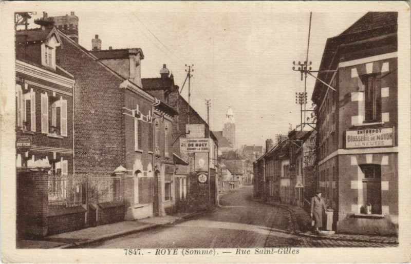 Carte postale ancienne Roye Rue Saint-Gilles à Roye