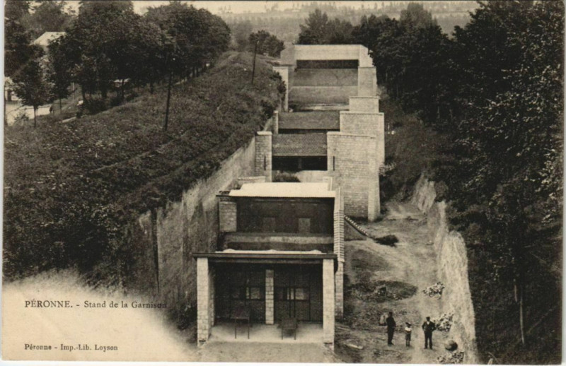 Carte postale ancienne Peronne Stand de la Garnion