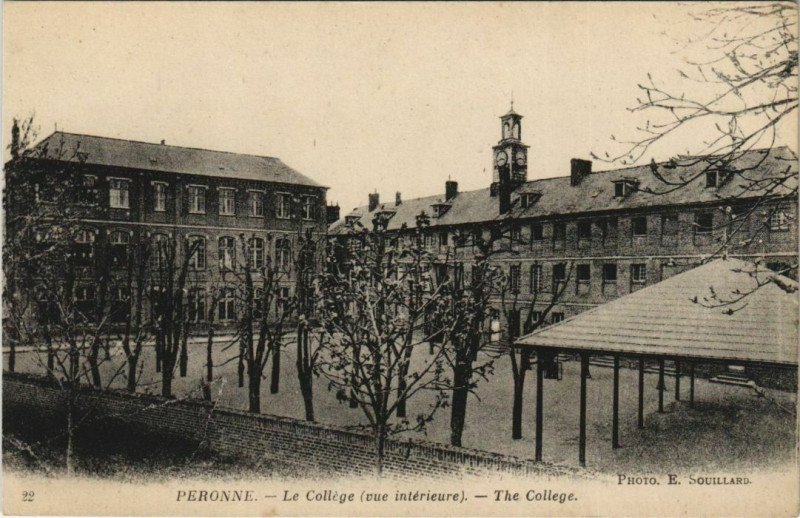 Carte postale ancienne Peronne Le College