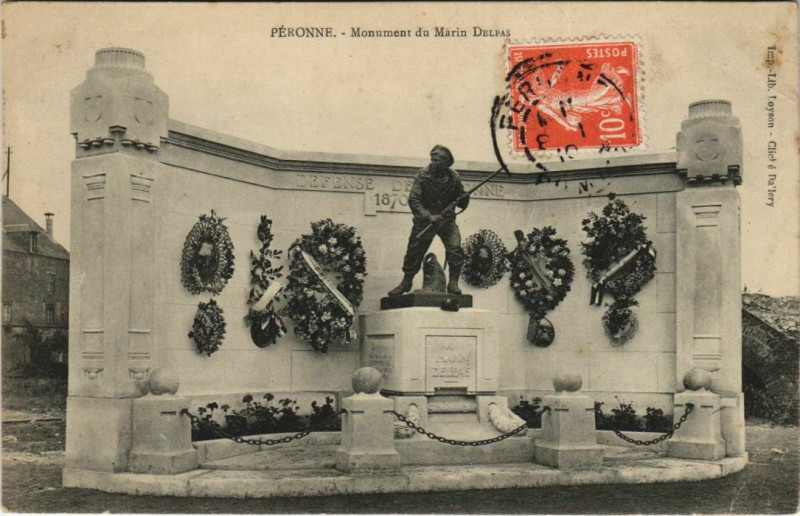 Carte postale ancienne Peronne Monument du Marin Delpas