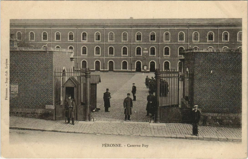 Carte postale ancienne Peronne Caserne Foy à Y