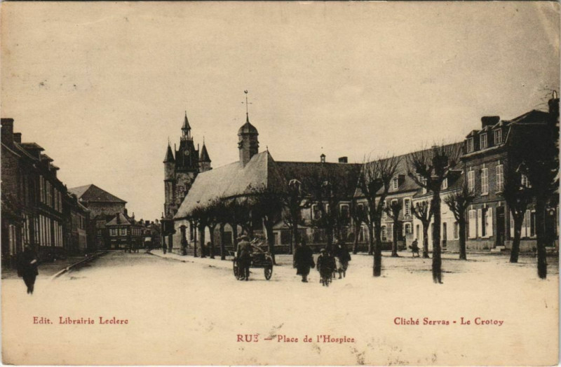 Carte postale ancienne Rue Place de l'hospice à Rue