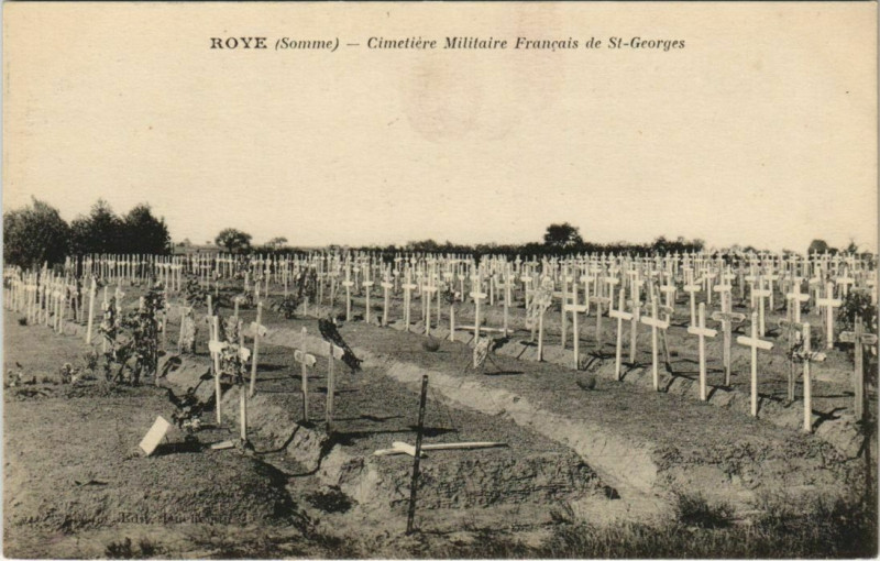 Carte postale ancienne Roye Cimetiere militaire à Roye