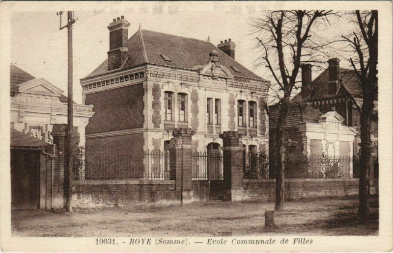 Carte postale ancienne Roye Ecole Communale de Filles à Roye