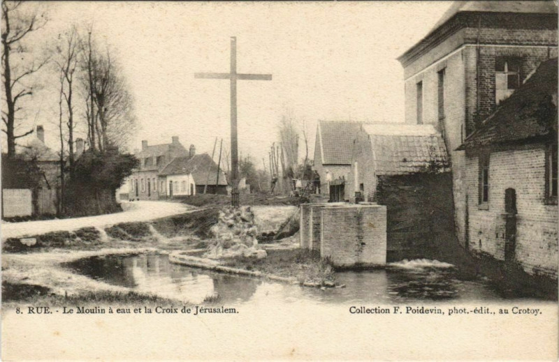 Carte postale ancienne Rue Le Moulin a eau et la Croix de Jérusalem à Rue