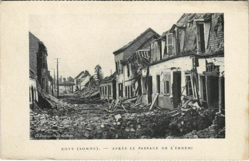 Carte postale ancienne Guerre Roye apres le passage de l'ennemi à Roye