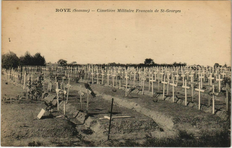 Carte postale ancienne Roye Cimetiere militaire à Roye