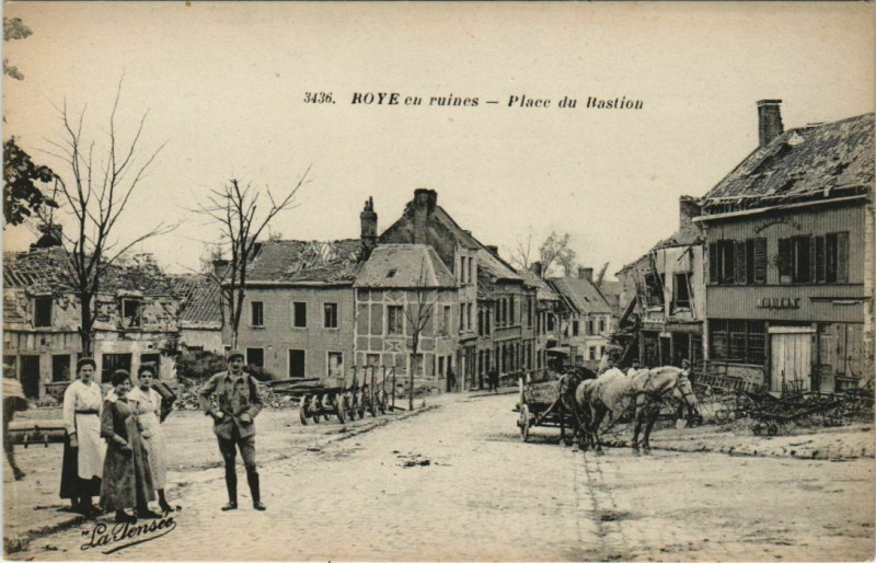 Carte postale ancienne Guerre Roye Place du Bastion à Roye