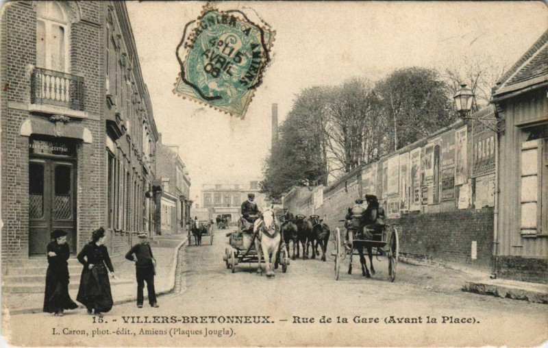 Carte postale ancienne Villers-Bretonneaux Rue de la Gare Avant la Place à Rue