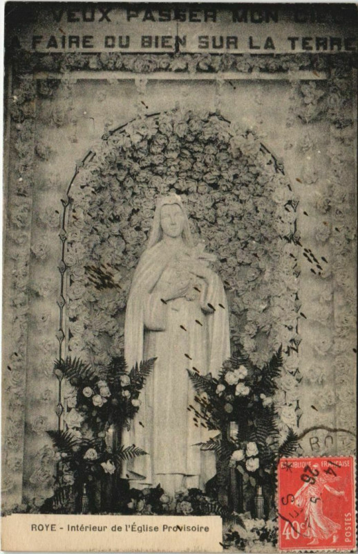 Carte postale ancienne Roye Intérieur de l'Eglise Provisoire à Roye