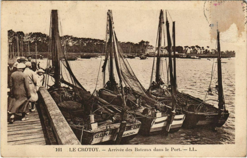 Carte postale ancienne Le Crotoy Arrivée des Bateaux au Crotoy