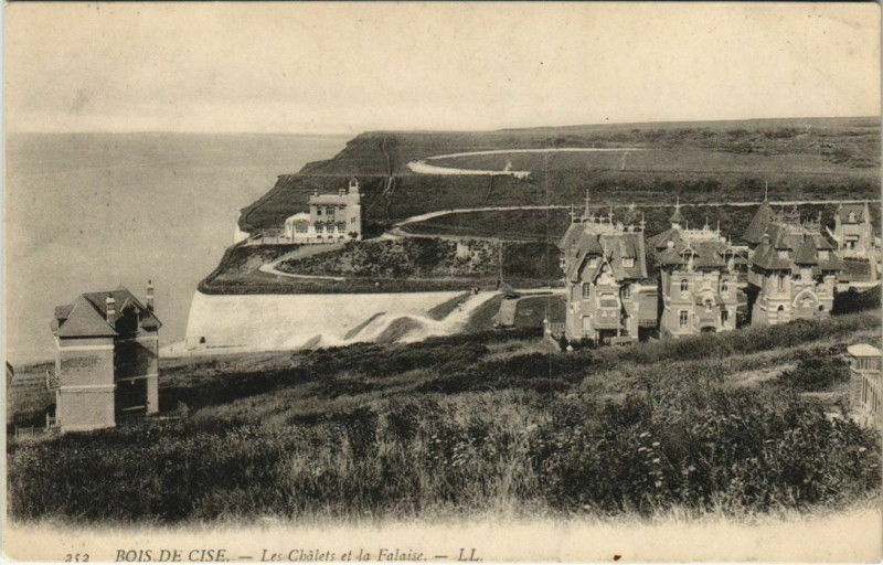 Carte postale ancienne Bois-de-Cise Les Chalets et la Falaise