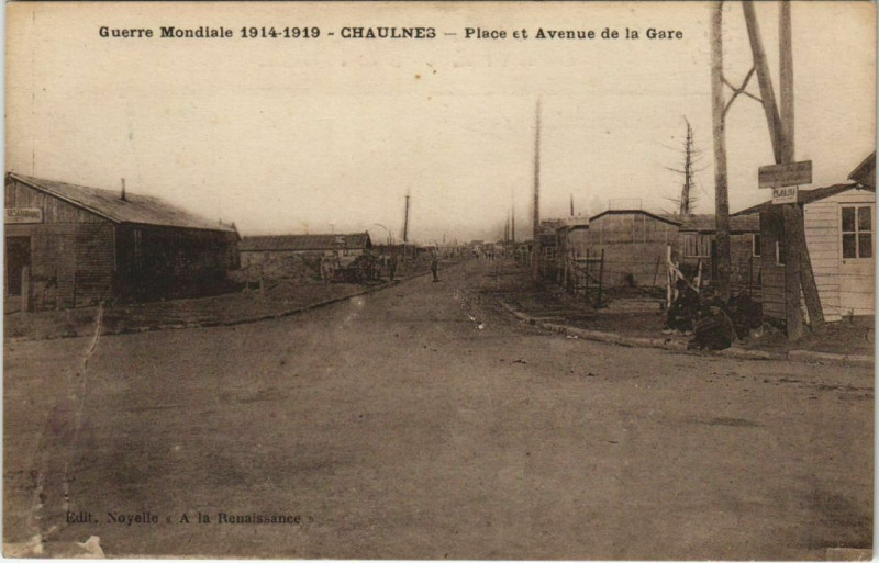 Carte postale ancienne Guerre Chaulnes Place et Avenue de la Gare à Chaulnes