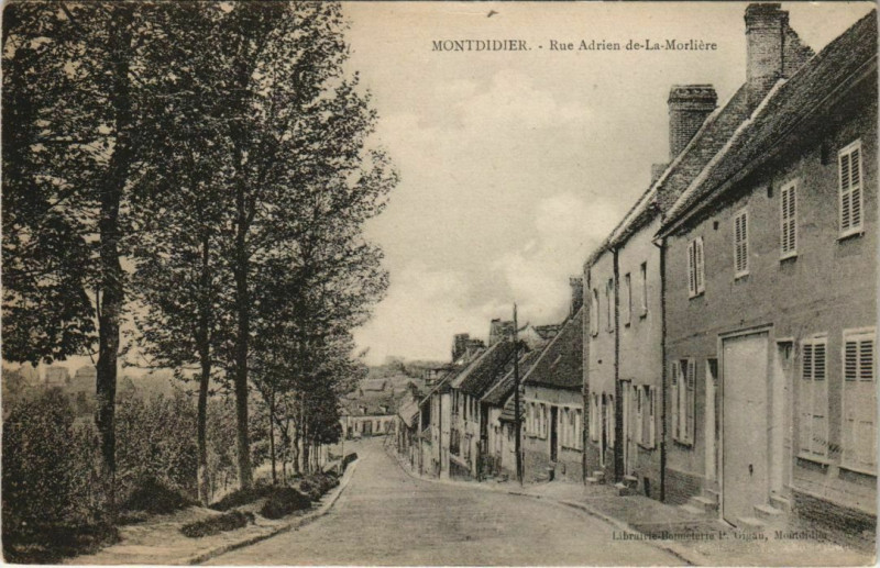 Carte postale ancienne Montdidier Rue Adrien-de-La-Moliere à Montdidier