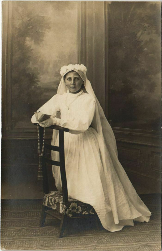 Carte postale ancienne Carte photo Chaulnes jeune fille à Chaulnes