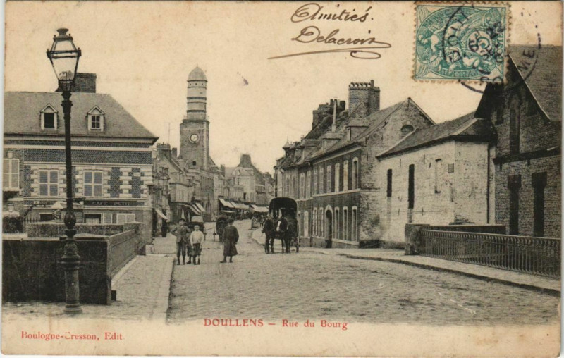Carte postale ancienne Doullens Rue du Bourg à Doullens