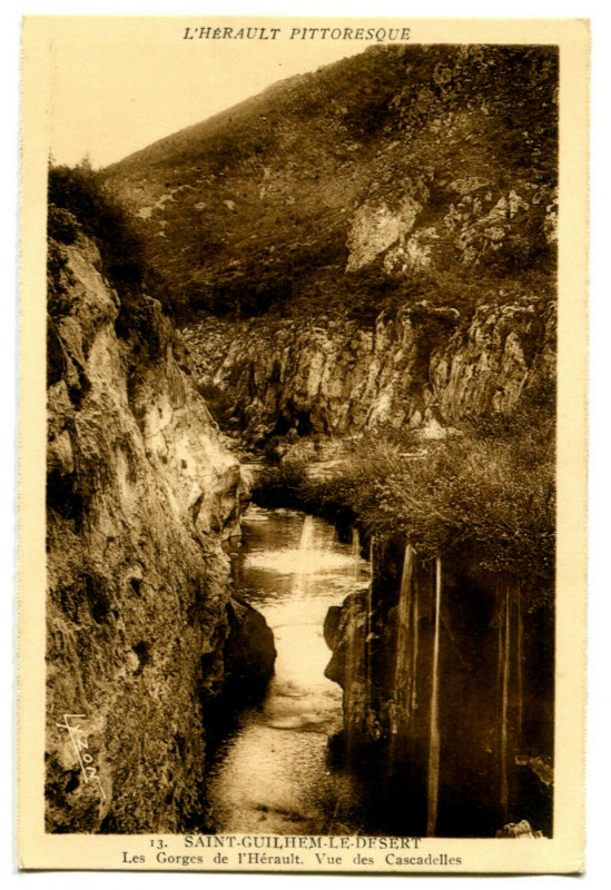 Carte postale ancienne Hérault Saint-Guilhem-le-Désert Gorges de l'Hérault Vue des cascadelles à Saint-Guilhem-le-Désert