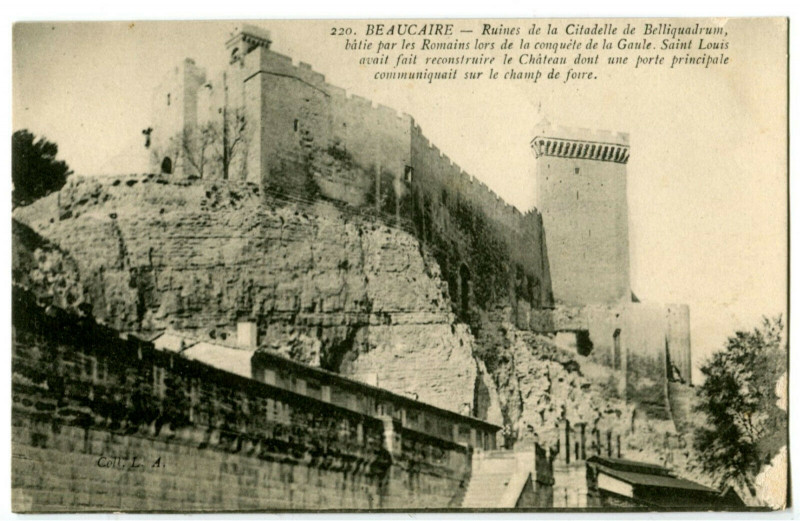 Carte postale ancienne Gard Nîmes Beaucaire Ruines de la Citadelle de Belliquadrum à Beaucaire