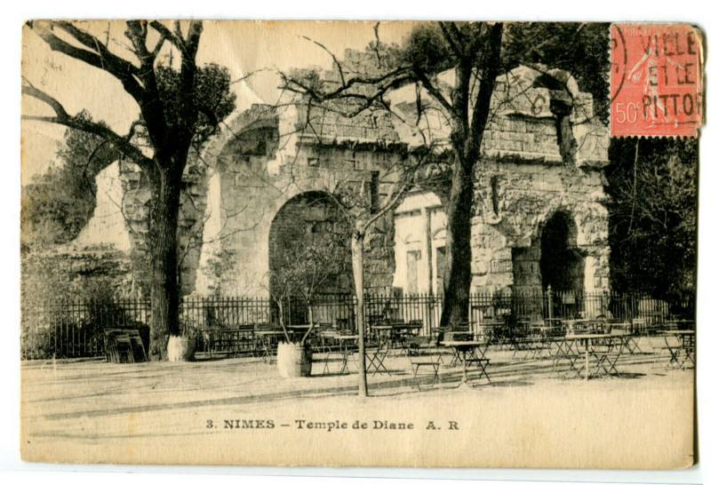 Carte postale ancienne Gard Nîmes Temple de Diane à Nîmes