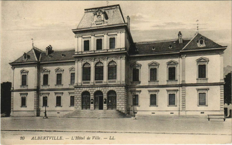 Carte postale ancienne Albertville L'Hotel de Ville à Albertville