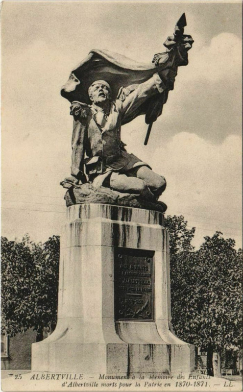Carte postale ancienne Albertville Monument a la Memoire des Enfants d'Albertville à Albertville