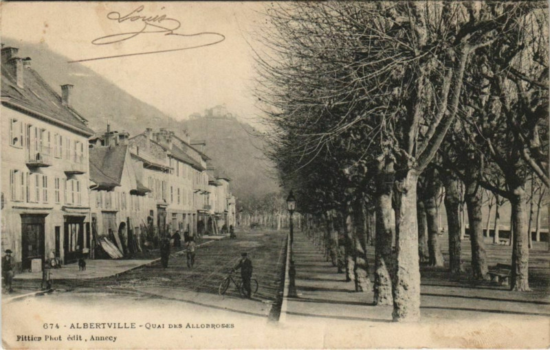 Carte postale ancienne Albertville Quai des Allobroges à Albertville