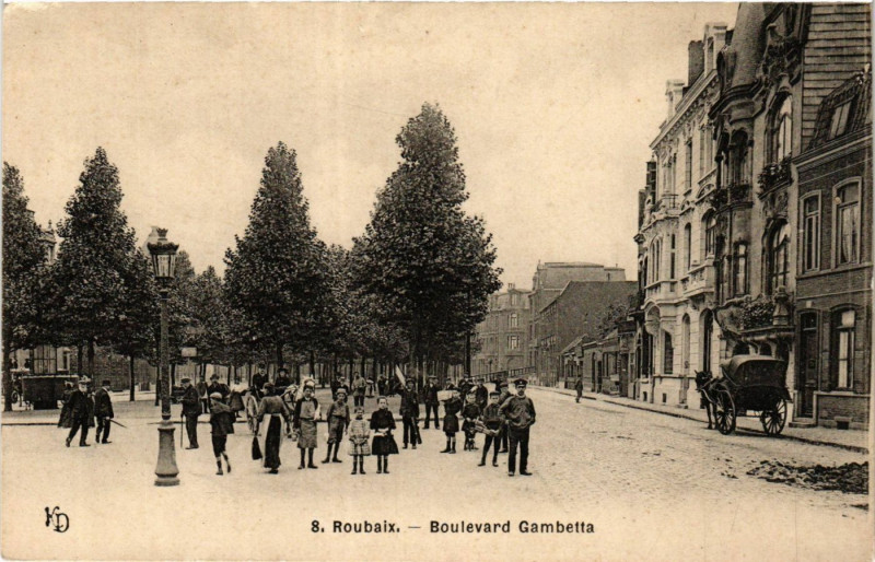 Carte postale ancienne Roubaix - Boulevard Gambetta à Roubaix