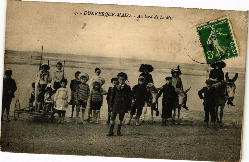 Carte postale ancienne Dunkerque - Malo - Au bord de la mer à Dunkerque