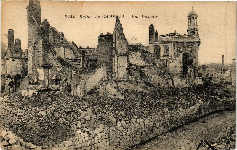 Carte postale ancienne Ruines de Cambrai - Rue Pasteur à Cambrai