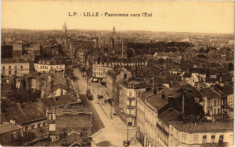 Carte postale ancienne Lille - Panorama vers l'Est à Lille