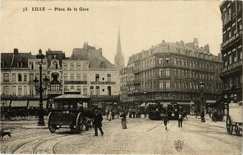 Carte postale ancienne Lille - Place de la Gare à Lille