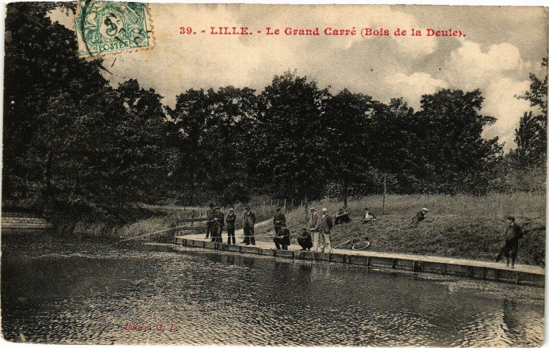 Carte postale ancienne Lille - Le Grand Carre (Bois de la Deule) à Lille