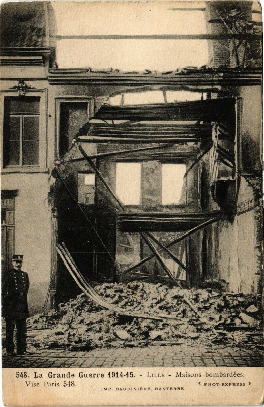 Carte postale ancienne La Grande Guerre 1914-15 - Lille - Maisons bombardées à Erre