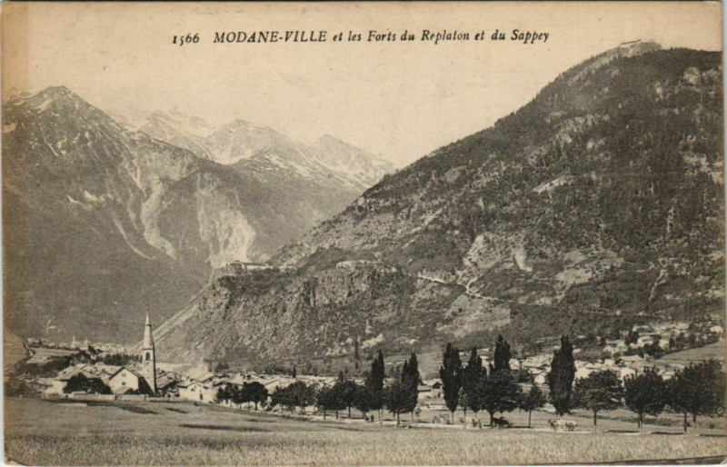 Carte postale ancienne Modane Modane-Ville - et les Forts du Replaton et du Sappey à Modane
