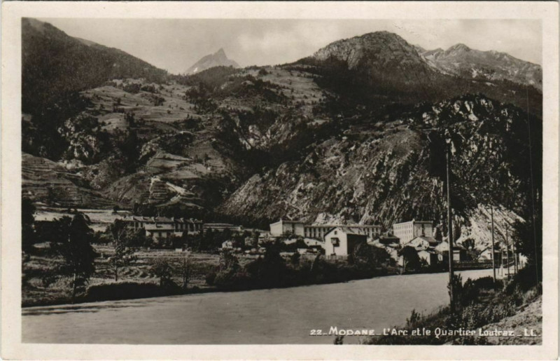 Carte postale ancienne Modane L'Arc et le Quartier Loutraz à Modane