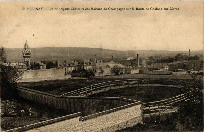 Carte postale ancienne Epernay Les principaux Chateaux des Maisons de Champagne sur la à Épernay