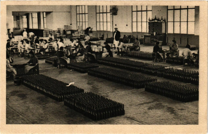 Carte postale ancienne Salle d'emballage