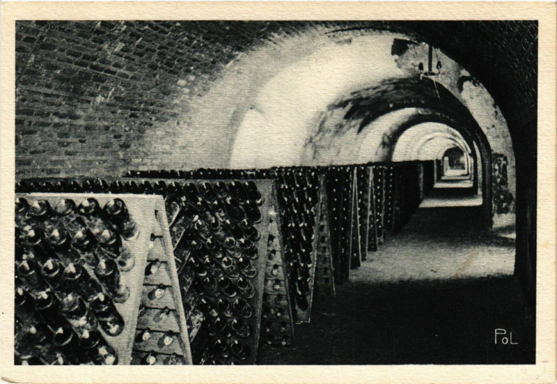 Carte postale ancienne Le Remuage - Cave Chaeles Heidsieck