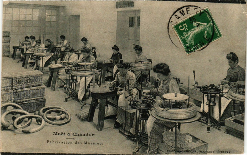 Carte postale ancienne Moet & Chandon - Fabrication des Muselers