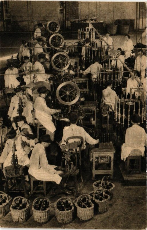 Carte postale ancienne Champagne Pommery & Greno Reims Le chantier de Tirage Mise en à Reims